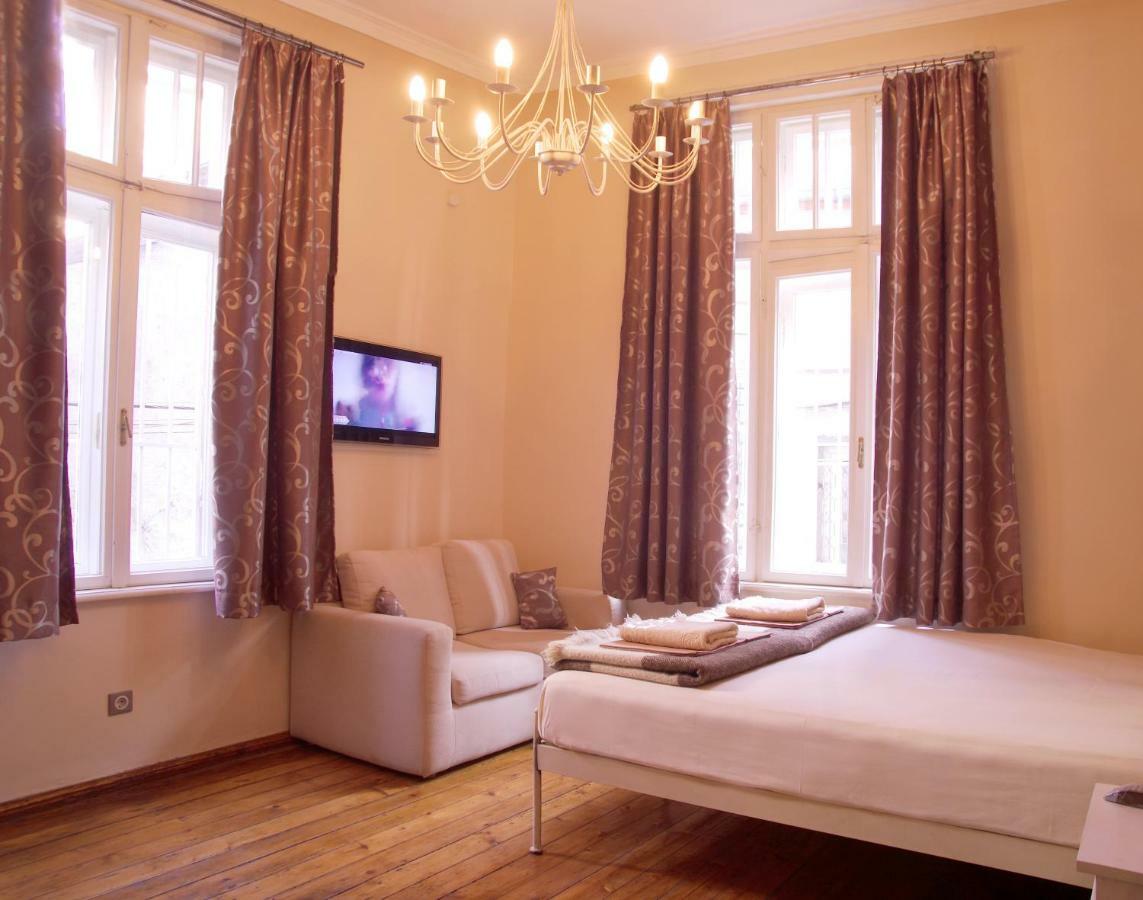 Interhost Guest Rooms And Apartments Sofia Ngoại thất bức ảnh